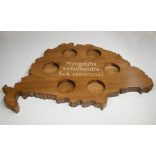 Feliratos ital vagy pálinka kínáló, faragott Nagy-Magyarország (dió színben), 6 db 0,5dl-es ón címeres pohárral